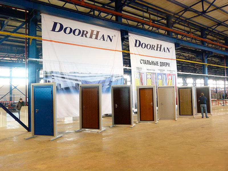 Новая линейка дверей Doorhan на выставке, в Тверской области ГК Дорхан запустил самое крупное дверное производство в России, вскоре ожидается выход на полные мощности. dveri doorhan 001b
